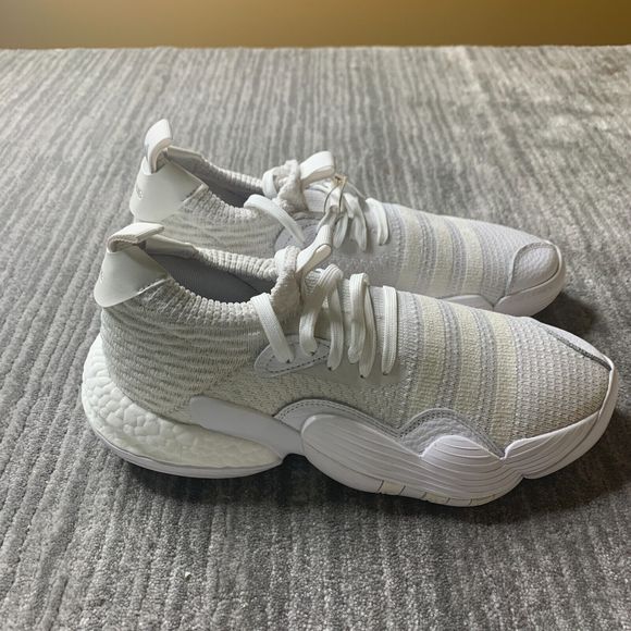 trae young white shoes